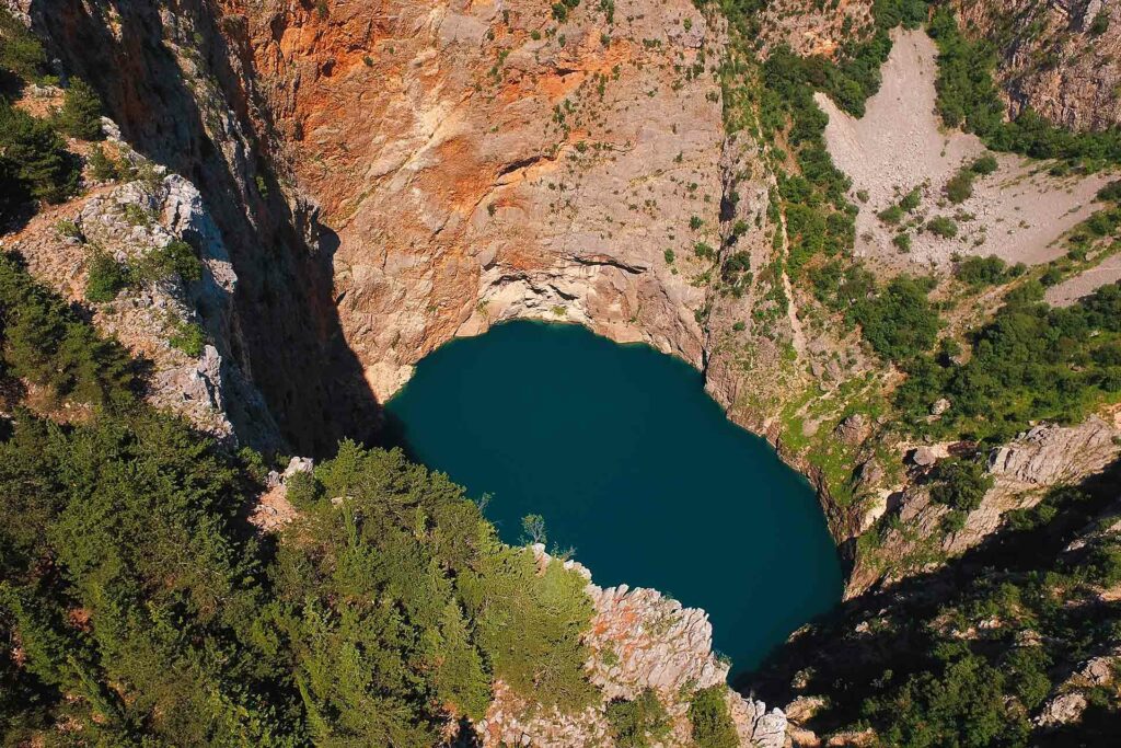 Crveno jezero pokraj Imotskog