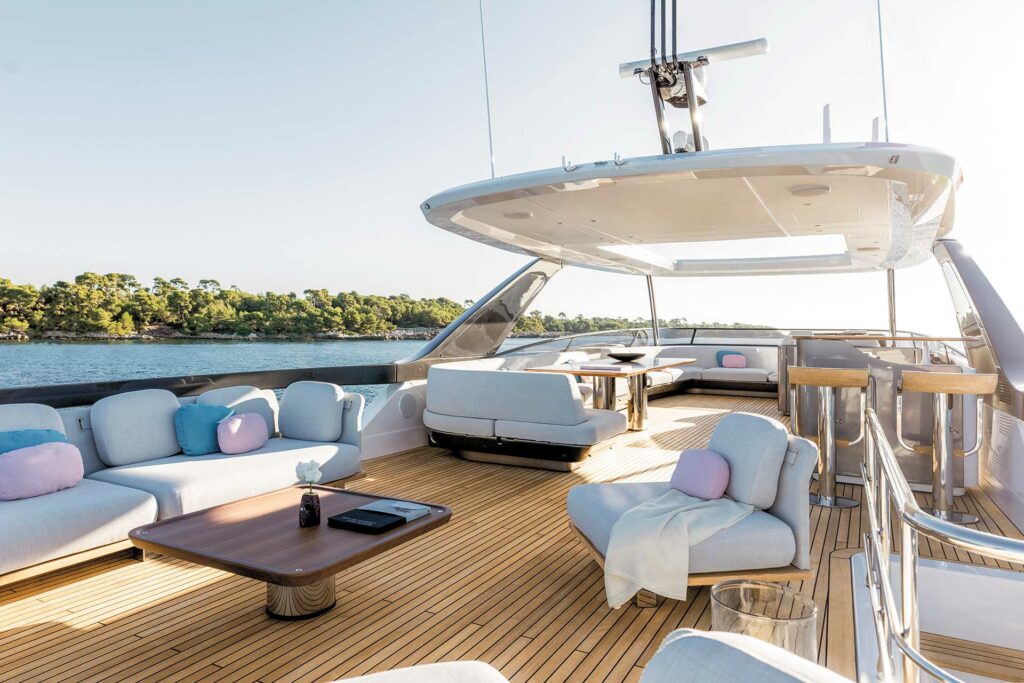 Grande 26M flybridge