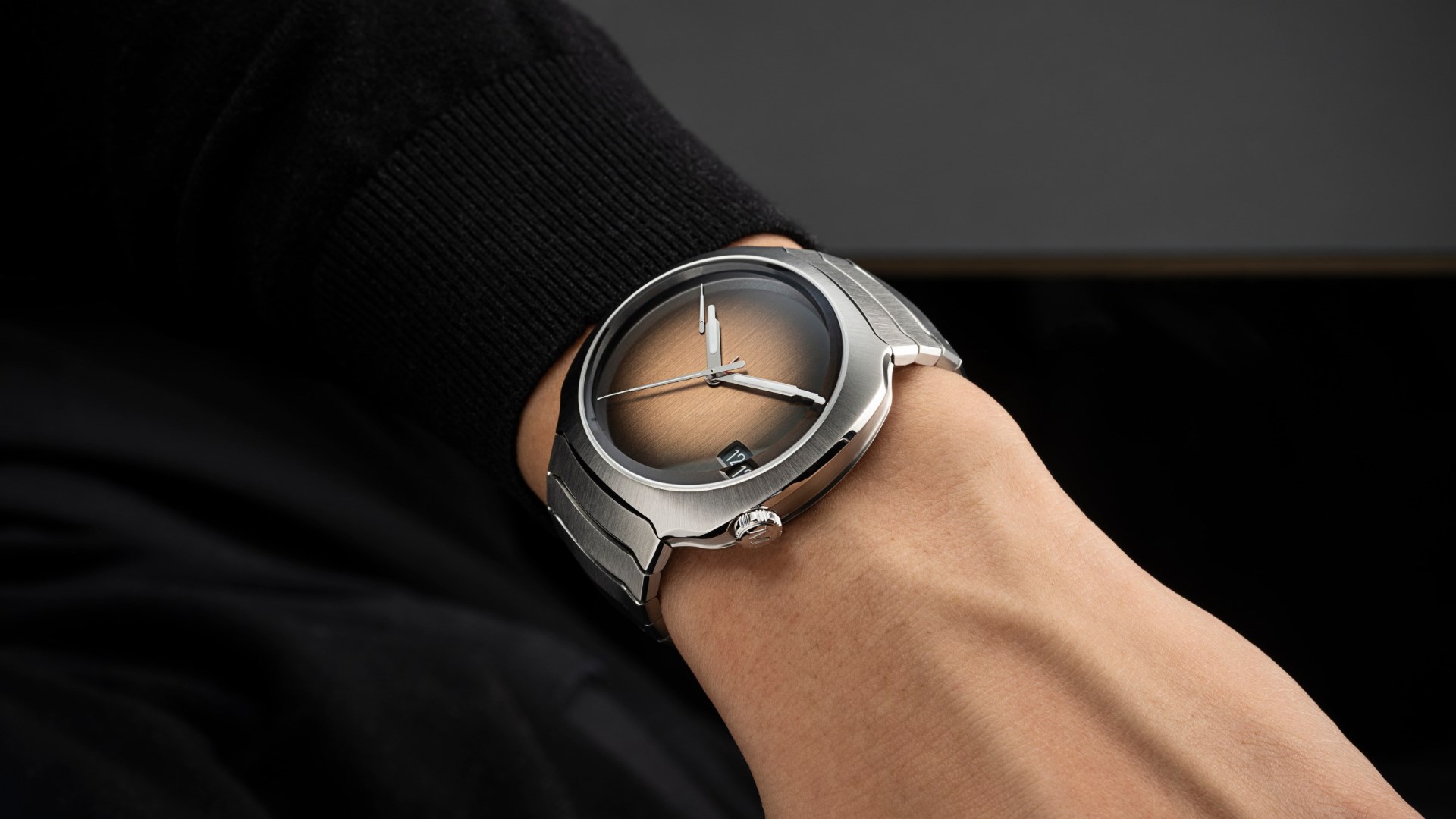 dress sat H. Moser & Cie Streamliner Perpetual Calendar Concept