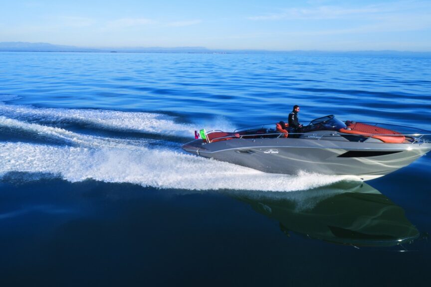 Cranchi E30 Endurance bočna linija