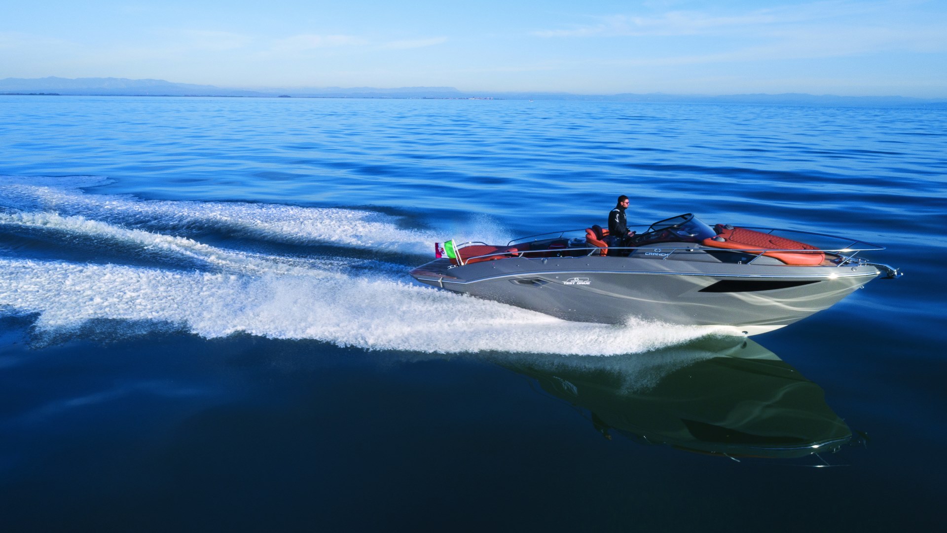 Cranchi E30 Endurance bočna linija