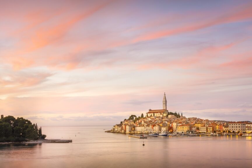 Panoramska slika starog grada u Rovinju