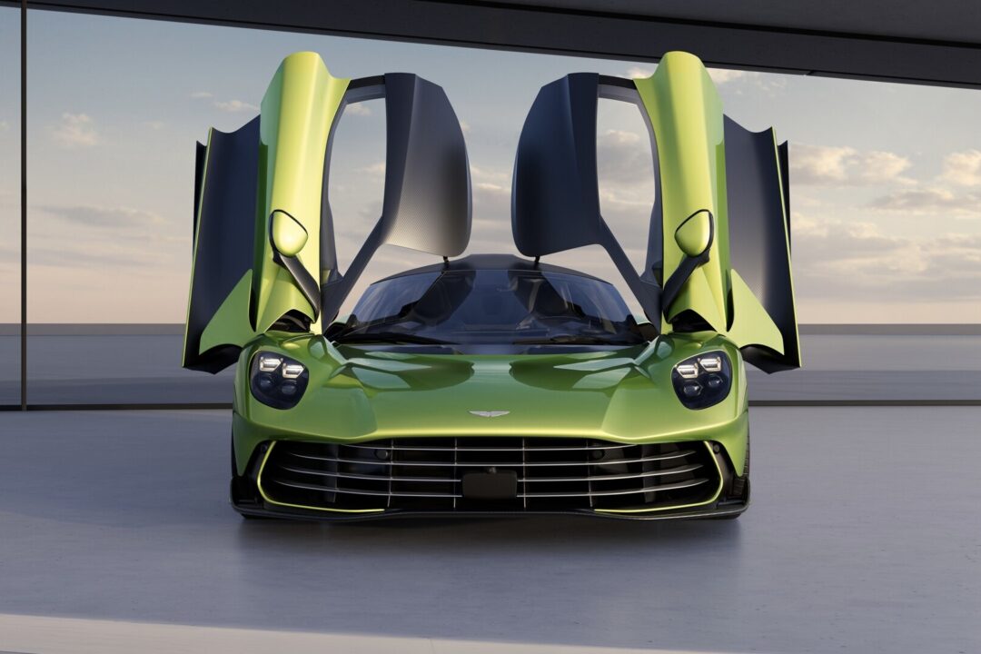 Aston Martin naslovna