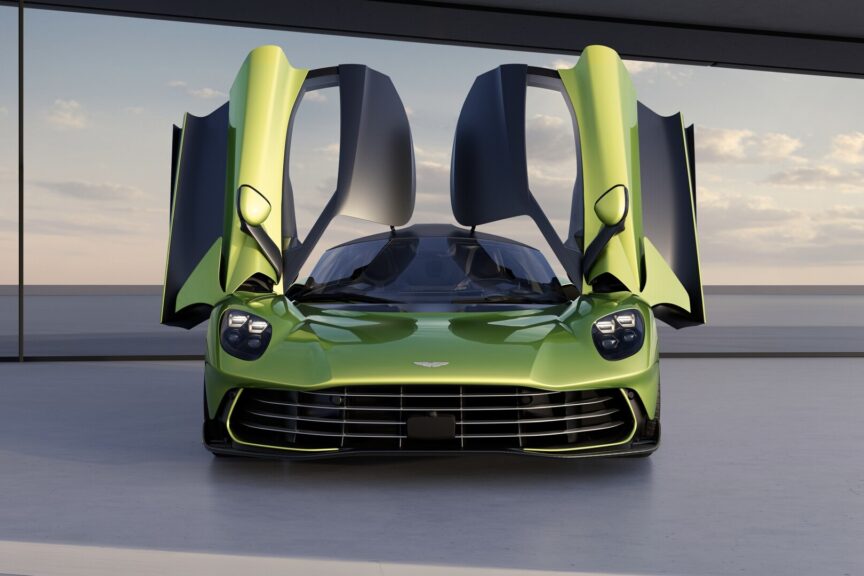 Aston Martin naslovna