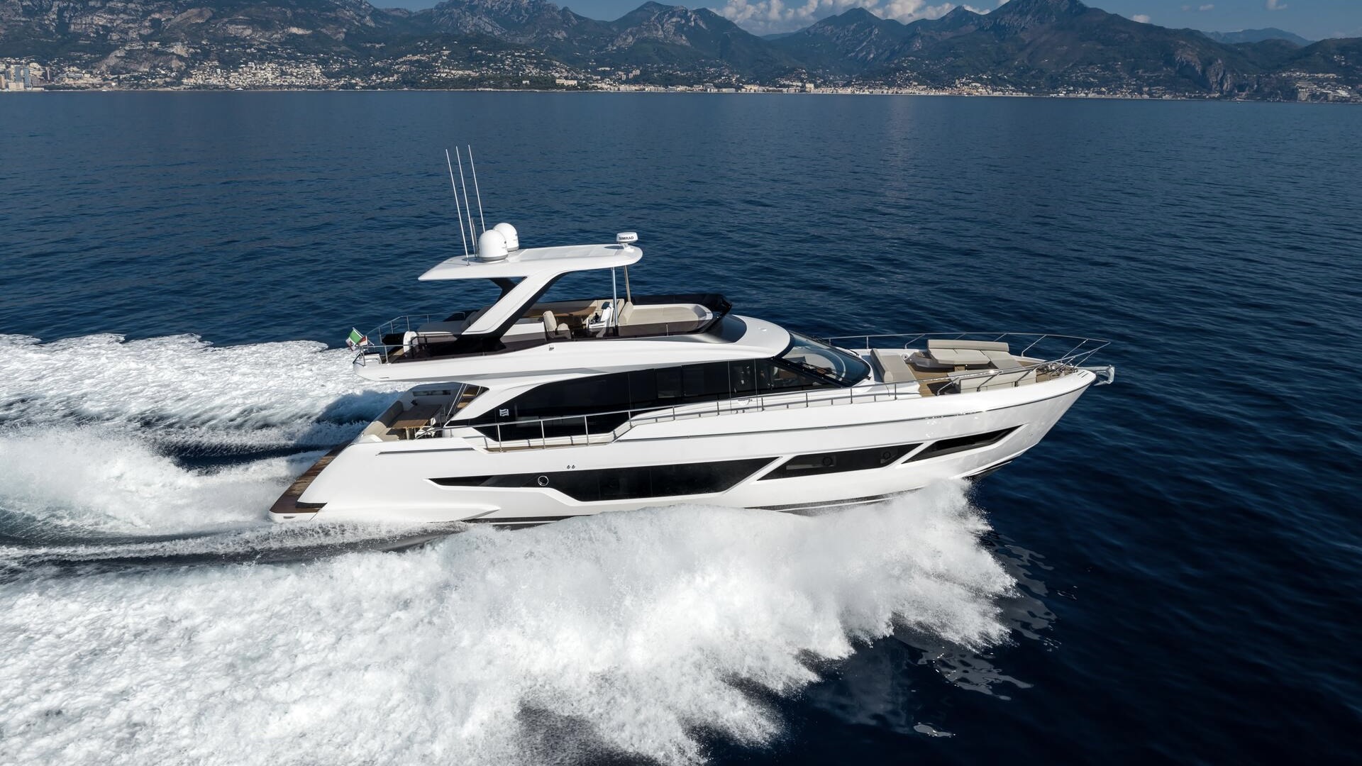 Ferretti Yachts 670 naslovna