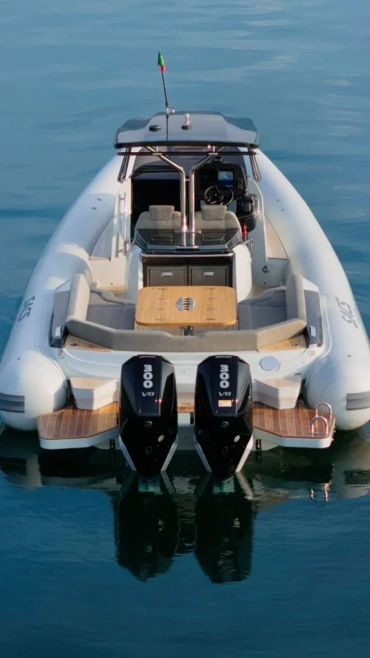 Experience the thrill of the SACS Strider 11 - where sleek design meets high-speed performance. Designed by Christian Grande, this 11.5-meter maxi RIB combines luxury and agility, reaching speeds up to 48 knots. Whether you're cruising or sunbathing, the Strider 11 delivers an unforgettable experience.

🎯 Test completed – the verdict: pure adrenaline
🔗 Full review on yachtscroatia.com
🙌 Thanks to @princess_yachts_adriatic for making it possible

#SacsStrider11 #YachtsCroatia #PrincessYachtsAdriatic #LuxuryYachting #AdventureAwaits